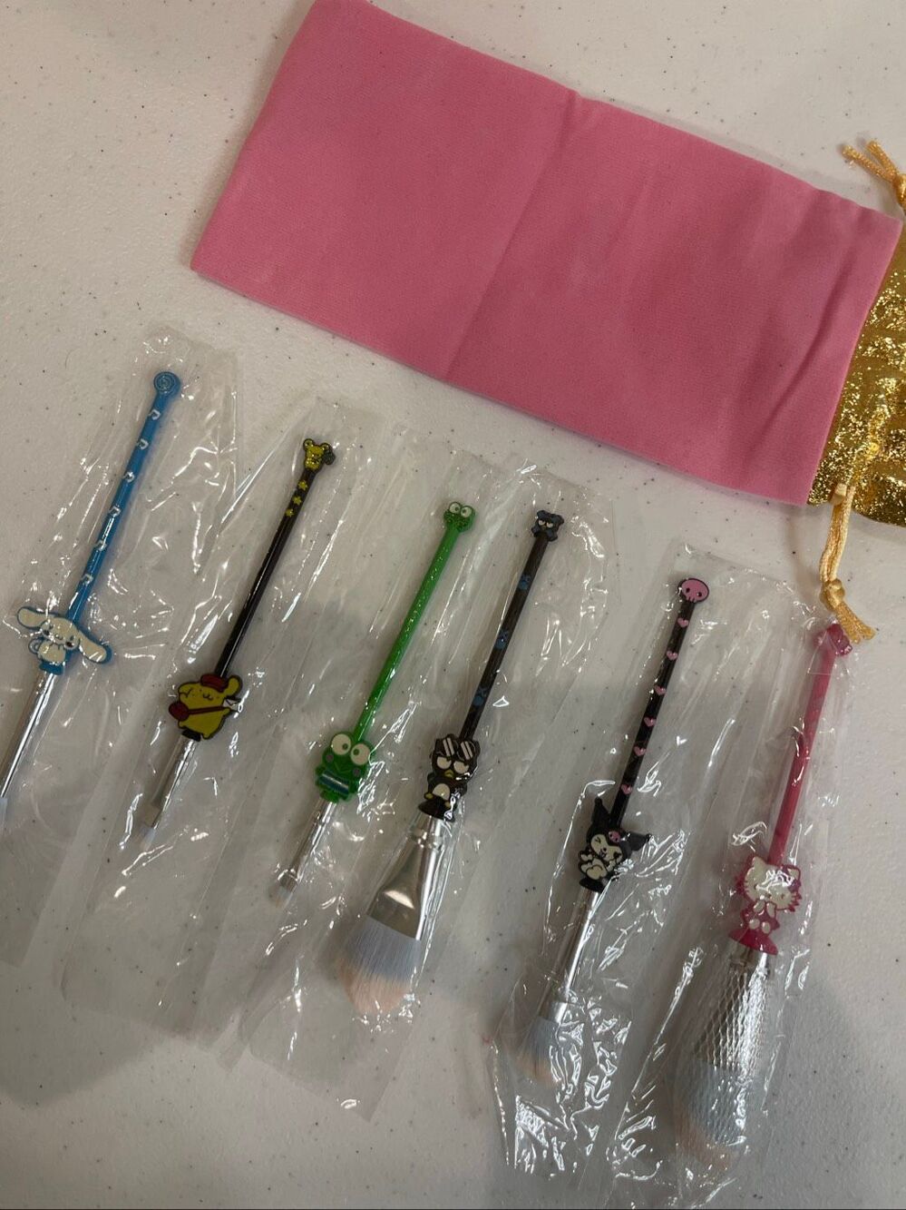Sanrio Makeup Brush Set 6pc Hello Kitty Kuromi Badtz Keroppi Pompompurin
